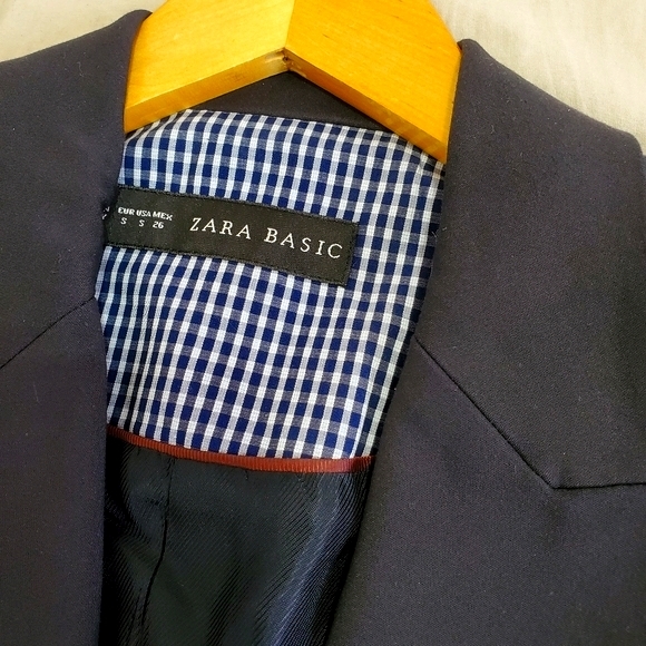 ⬇️ Zara Basic Navy Blazer with Gold Detail Buttons - Picture 4 of 5
